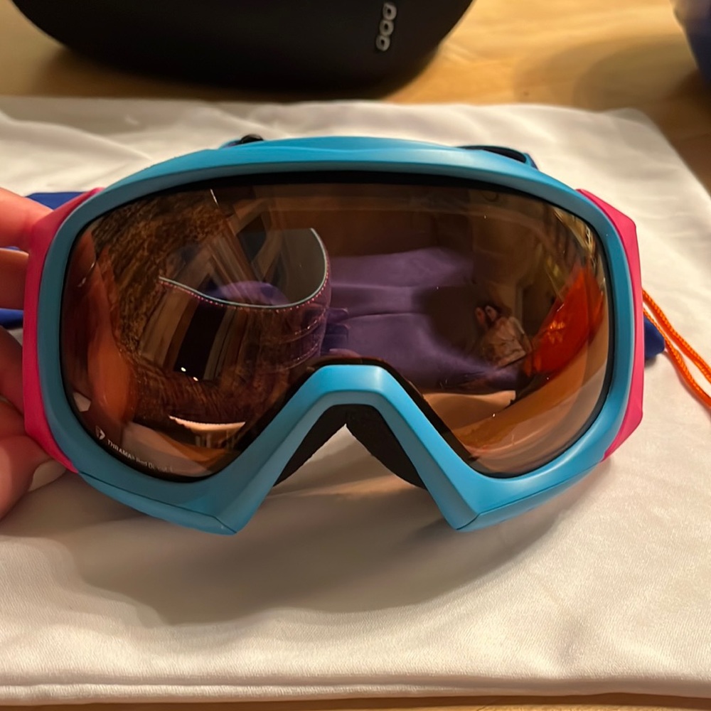 BRIKO pink and bright blue skis goggles